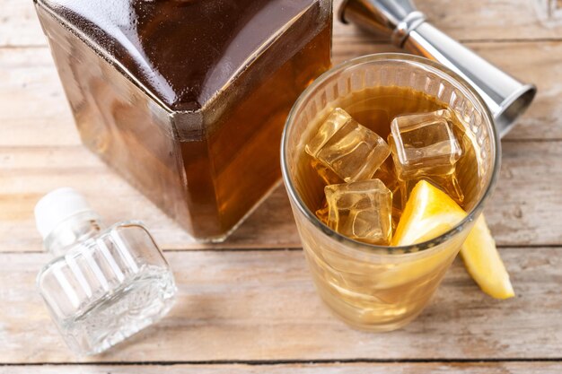 Free Photo highball whiskey with soda and lemon beverage on wooden table