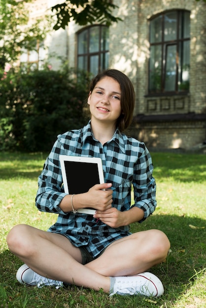 Free photo highschool girl holding tablet in hands