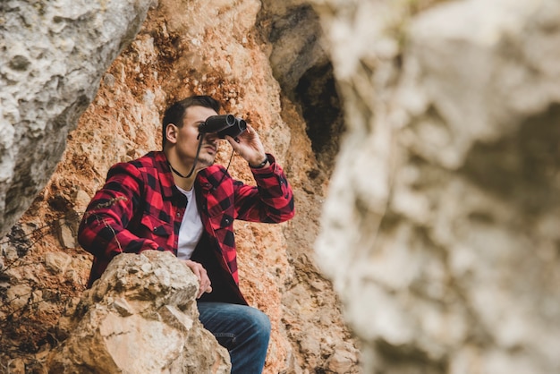 Free Photo hiker with binoculars