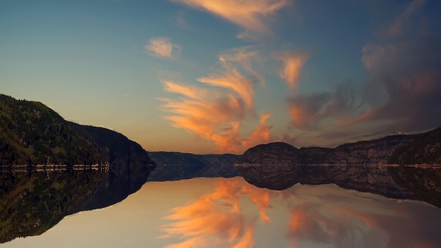 Free Photo hills beside lake