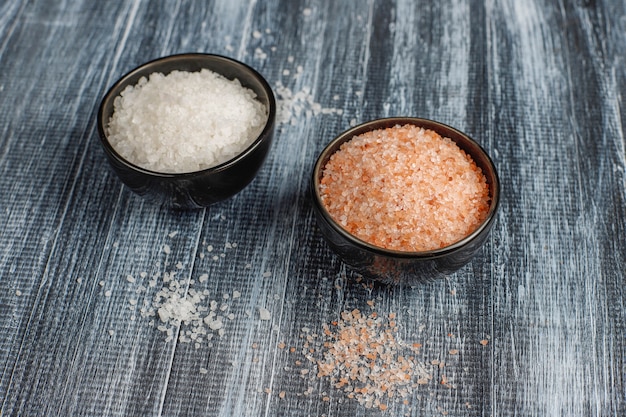 Free photo himalayan pink salt, top view