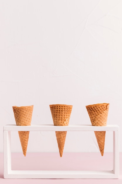 Free photo holder with conical ice cream cornets