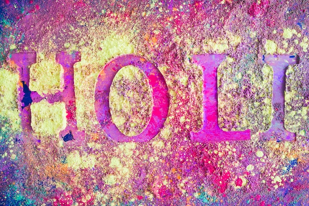 Free photo holi inscription on purple table