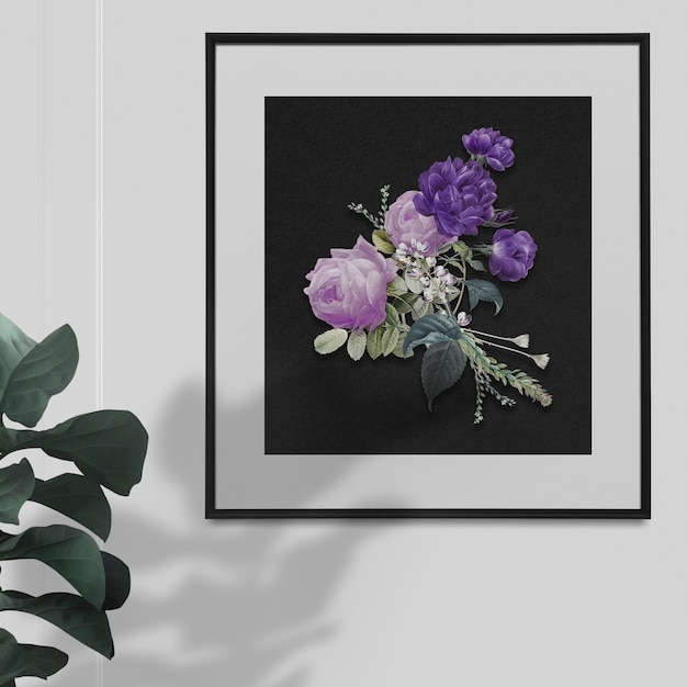 Free photo home decoration purple roses in a frame