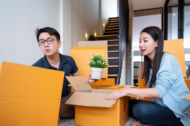 Home moving asian family husband wife solve problem while unbox stuff things