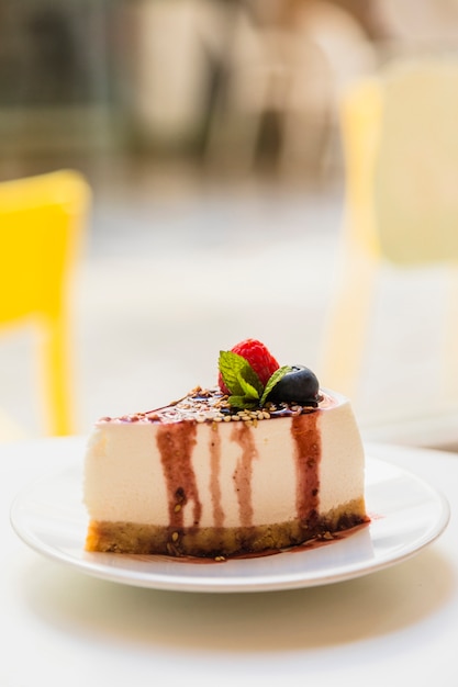 Free photo homemade cheesecake with fresh berries and mint for dessert on plate