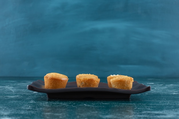 Free photo homemade cookies on a black plate, on the blue background. high quality photo