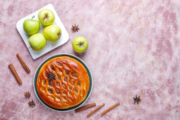 Free photo homemade delicious apple pie with jam.