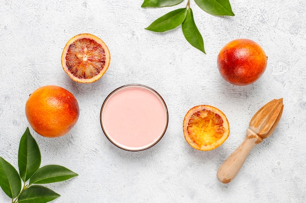 Free photo homemade delicious blood orange glaze with fresh blood orange fruits.