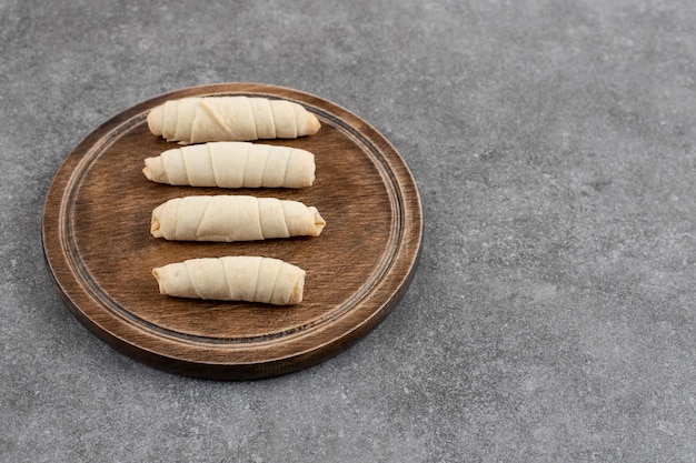 Free Photo homemade fresh delicious cookies on wooden board