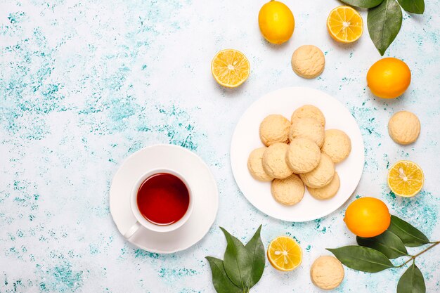 Free photo homemade lemon cookies with lemons on light surface