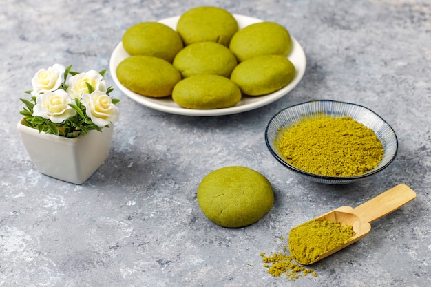 Free photo homemade matcha green tea cookies with matcha powder on grey concrete table