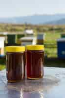 Free photo honey jar with yellow cover