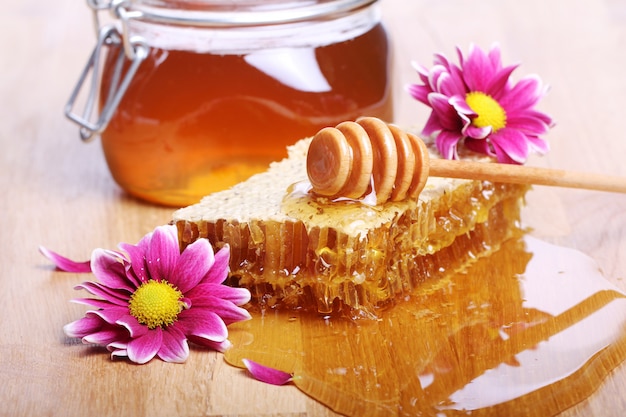 Free photo honey on the wooden table