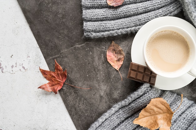 Free photo hot beverage with chocolate on shabby surface