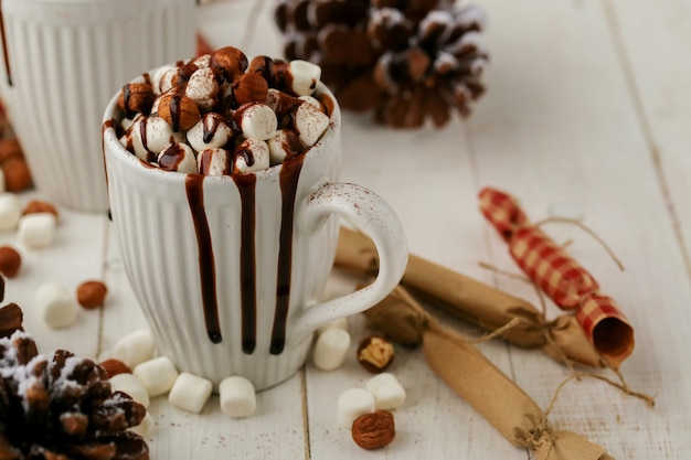 Free photo hot cacao with marshmallow