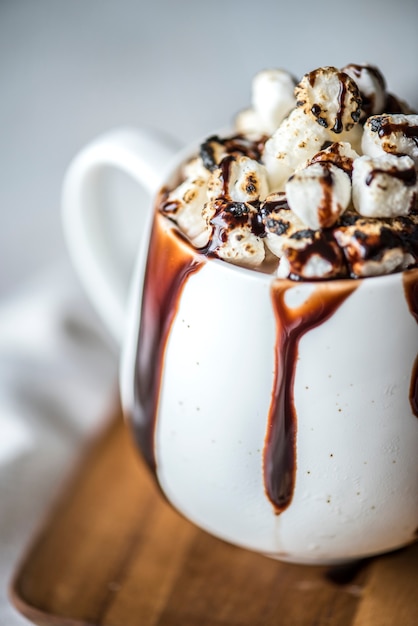 Free photo hot chocolate with marshmallows recipe