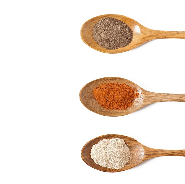 Free photo hot spices in wooden spoons