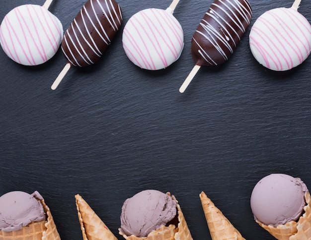 Free photo ice cream on black table with copy space