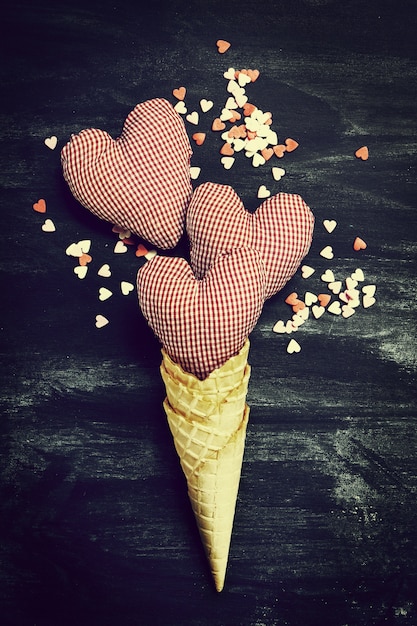 Free photo ice cream horn with sweethearts on a chalkboard. love, valentine