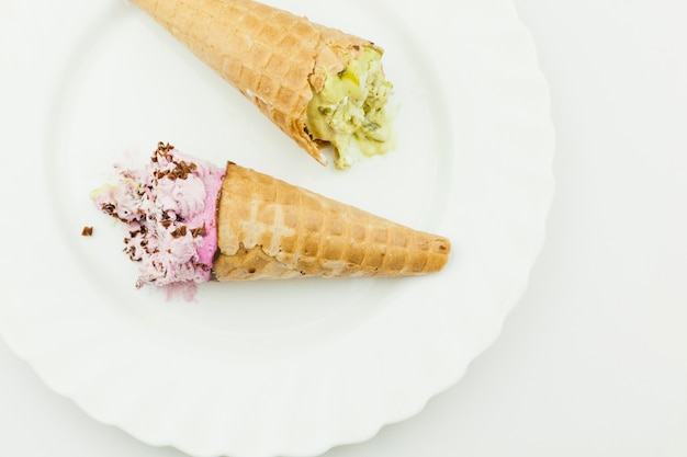 Free photo ice creams on plate