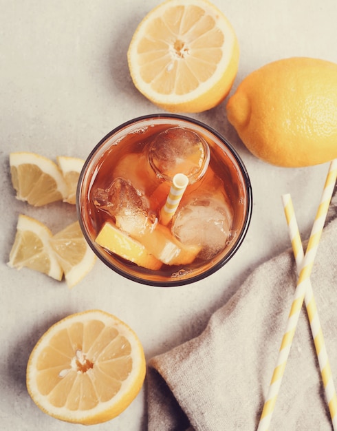 Free photo ice tea with lemons