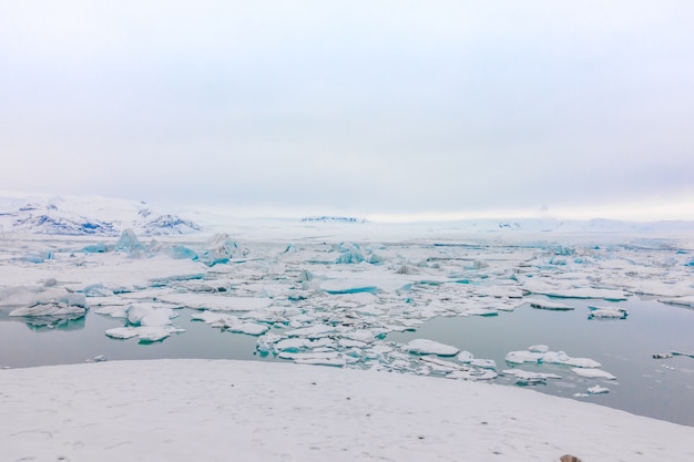 Free photo icebergs in glacier lagoon, iceland .