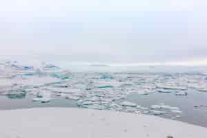 Free photo icebergs in glacier lagoon, iceland .