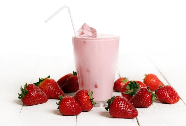 Iced pink cocktail and fresh strawberries