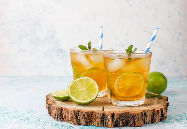 Iced tea with lime and ice