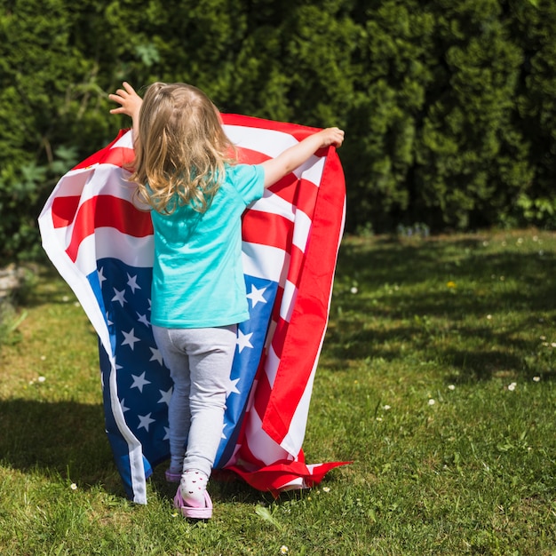 Free photo independence day concept with girl in garden