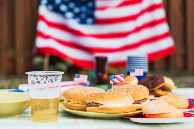 Free Photo independence day concept with hamburger