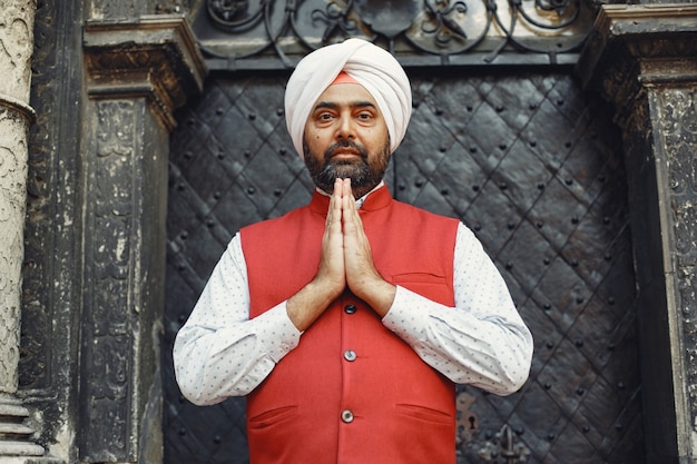 Free photo indian man in a city. male in a traditional turban. hinduist in a summer city.