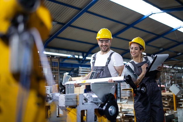 Free photo industrial employees working together in factory production line