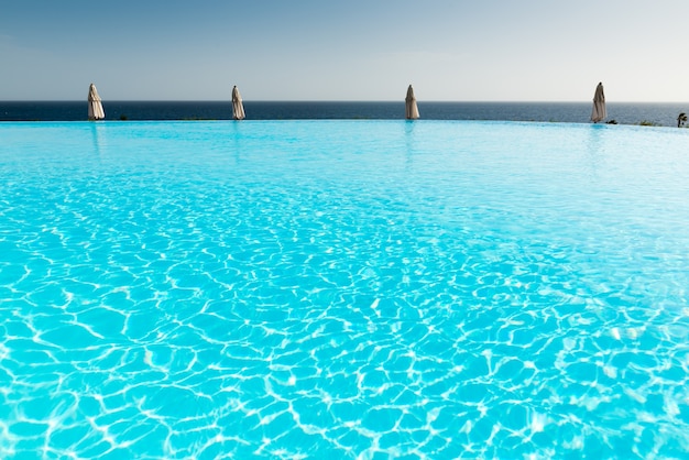 Free photo infinity pool