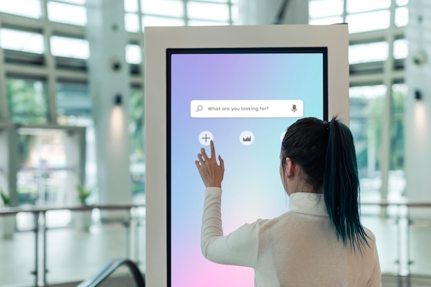 Free Photo information screen  at a shopping mall