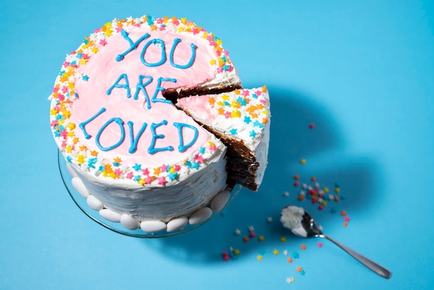 Inspirational quote written on cake