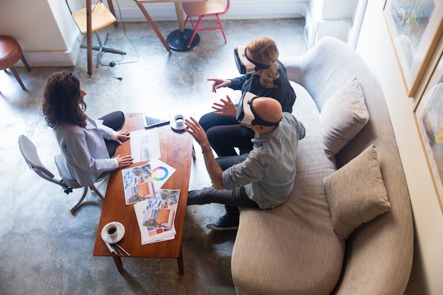 Free photo interior designer clients watching virtual interior presentation