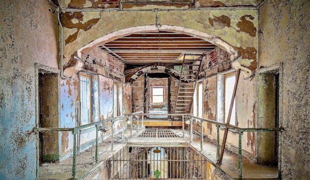 Free Photo interior shot of the eastern state penitentiary in philadelphia, pennsylvania