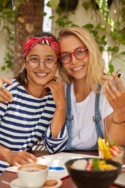 Interracial women have positive expressions