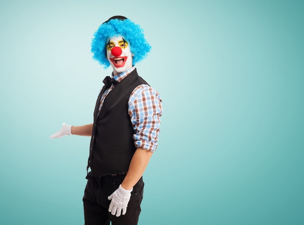 Free photo inviting clown to enter