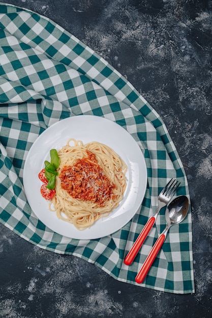 Free photo italian pasta with meat on plate