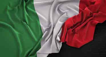 Free photo italy flag wrinkled on dark background 3d render