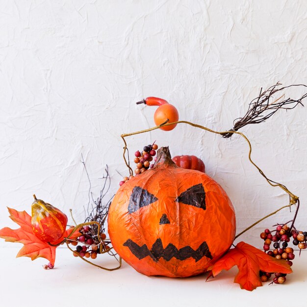 Free Photo jack-o-lantern and autumn decorations