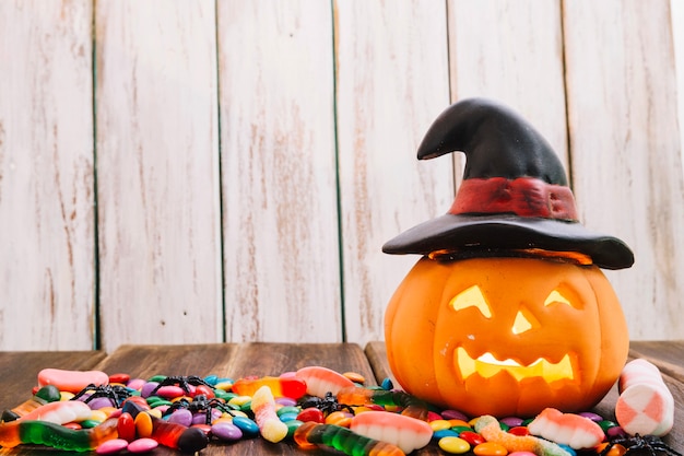 Jack-o-lantern in witch hat