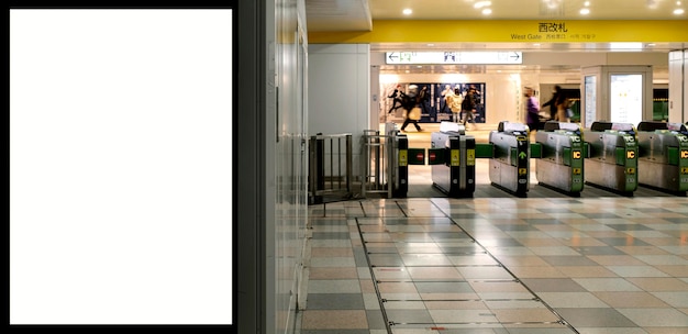 Free photo japanese subway system display screen for passenger information