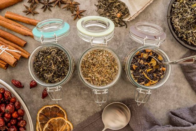 Free Photo jars with herbals for tea