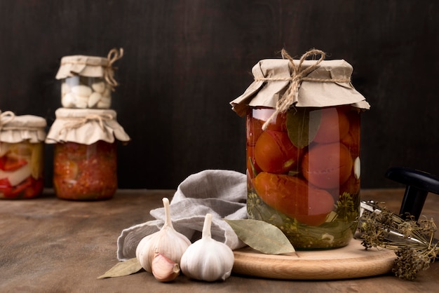 Free photo jars with pickled vegetables