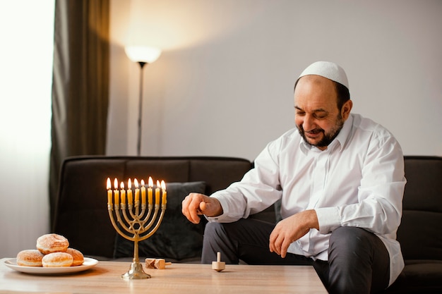 Free photo jew man celebrating a holy day