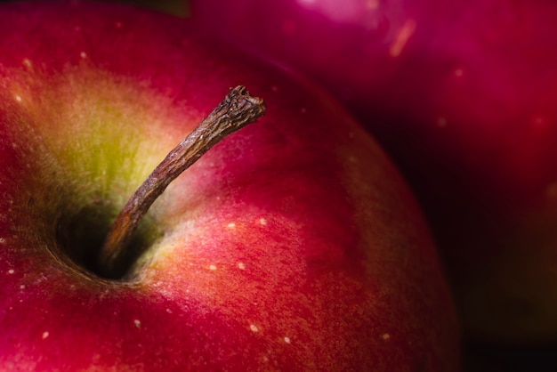 Free photo juicy close-up red fresh apple